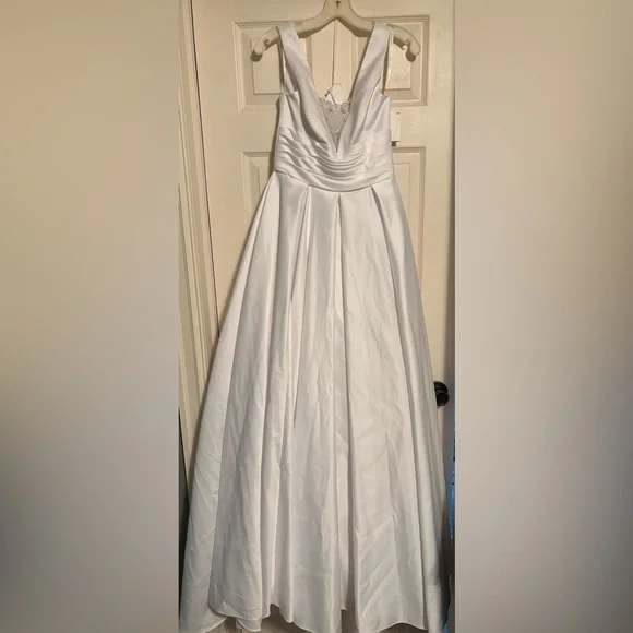 DAVID'S BRIDAL Cummerbund Satin Ball Gown Wedding Dress STYLE# V3848 Size 6 - Picture 7 of 14
